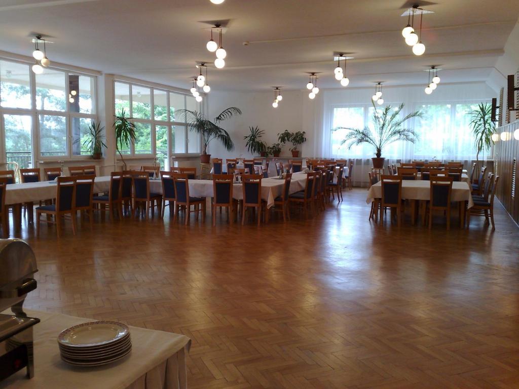 Irss Osrodek Szkoleniowy Hotel Białobrzegi Zewnętrze zdjęcie